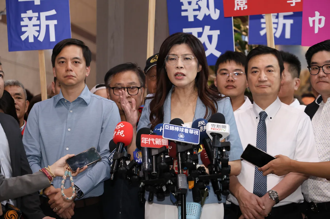 鄭麗文登記參選國民黨主席。彭欣偉攝
