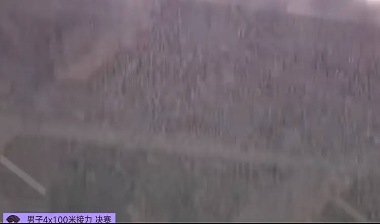 在介紹日本隊時央視畫面出現雨景。   翻攝bilibili