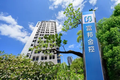 蔡明忠与富邦金捐款2000万赈灾 做这事助铲子超人