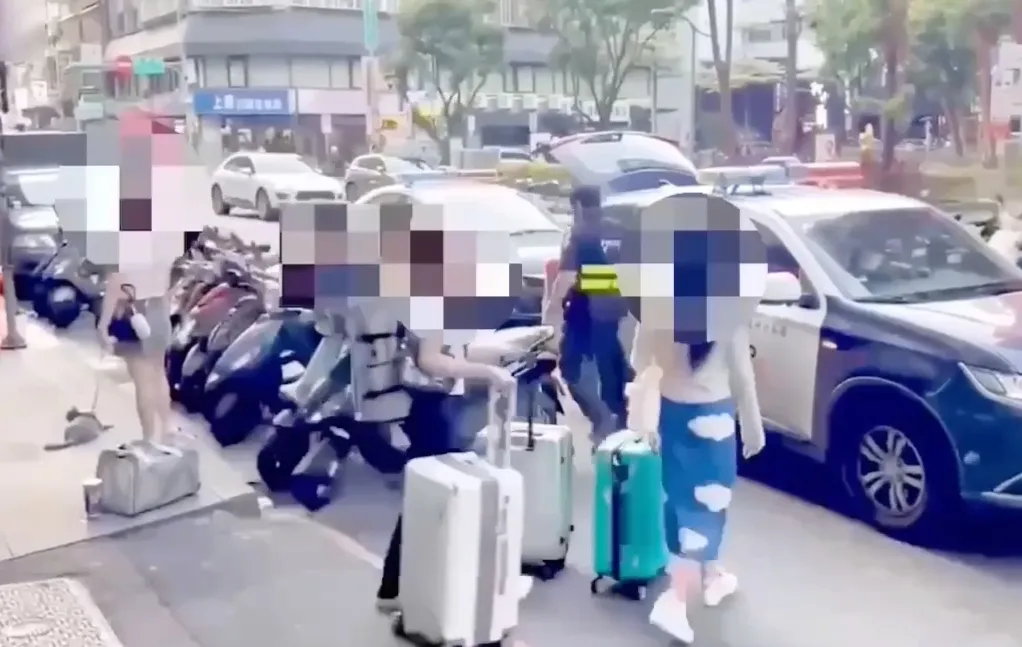 警方将一票人带回。警方提供