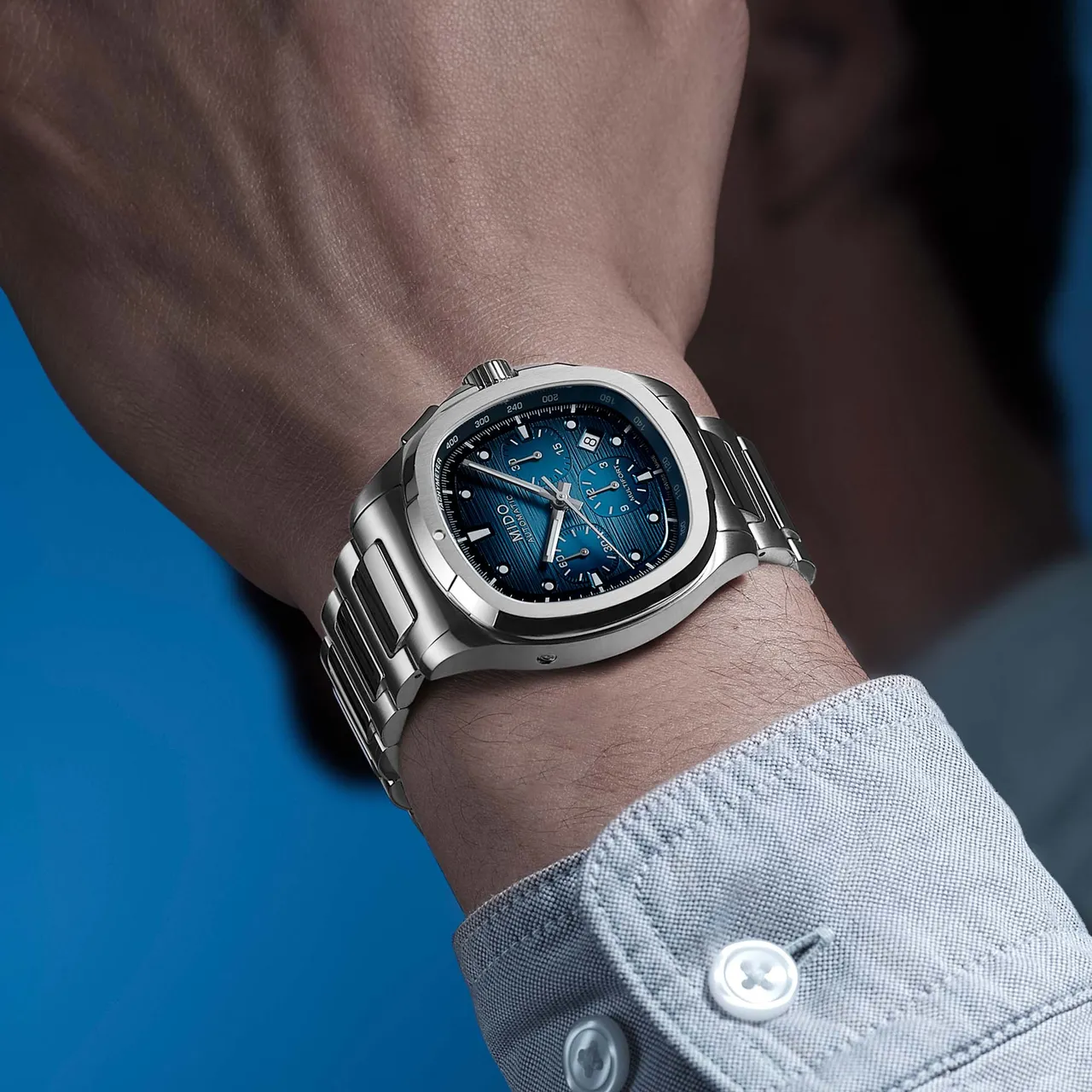 Multifort TV Chronograph延续了系列标志性的电视表壳线条。品牌提供