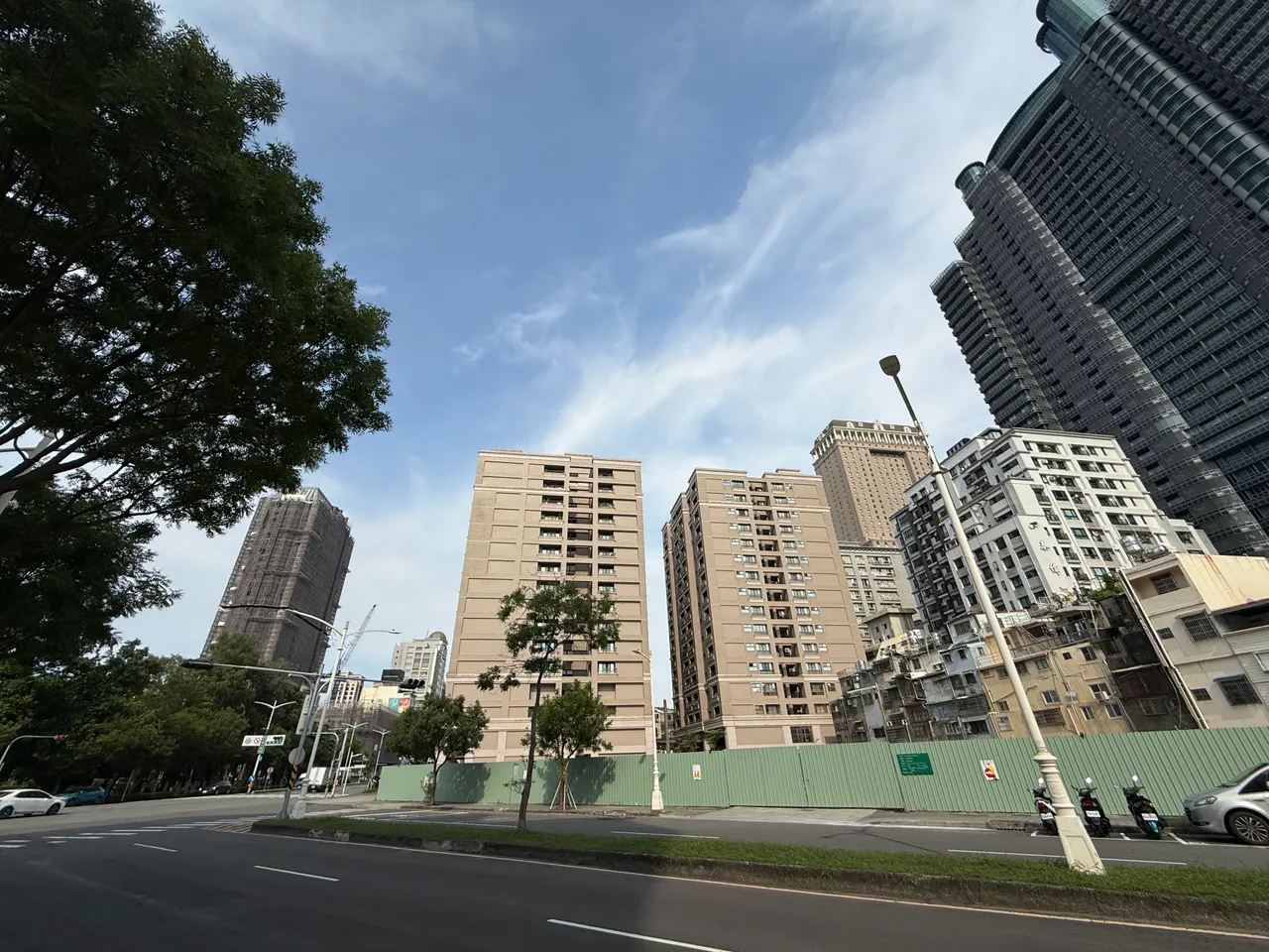 爱河畔周边土地日渐稀缺,当中兴富发集团未来将有个案陆续进场,房价据了解都要挑战6字头。叶家铭摄