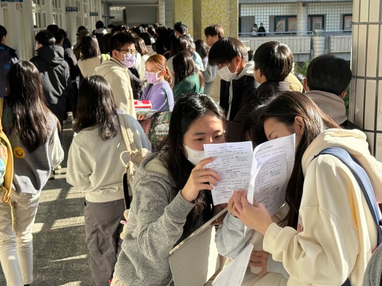 大學模擬考「我的媽媽是代理孕母」作文惹議　教育局回應了
