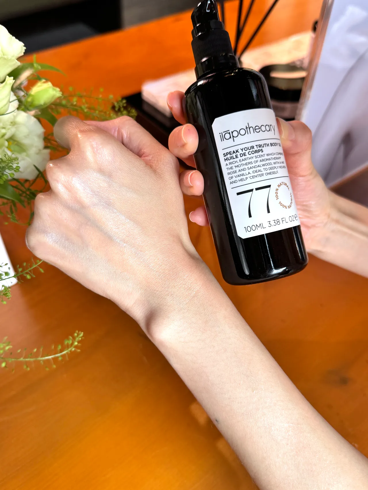 英草社No.77 恣在玫瑰檀木菁植油,100ml/2580元。張家玲攝