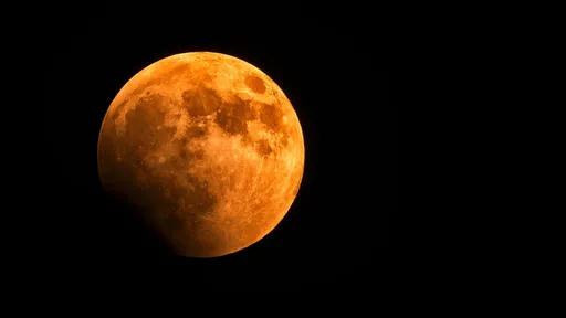 月亮影响潮汐也让你情绪波动 4星座注意内心起伏考验