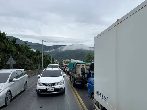 馬太鞍溪溢流災後重建 各式車輛湧光復鄉阻救災!警籲優先禮讓救災、物資車