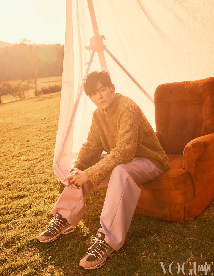 周杰倫搶先演繹自己操刀的聯名鞋。品牌提供