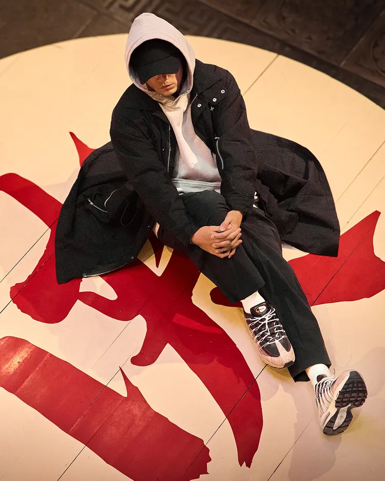 周杰倫搶先演繹自己操刀的聯名鞋。品牌提供