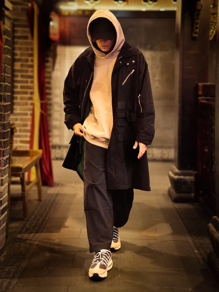 周杰倫搶先演繹自己操刀的聯名鞋。品牌提供