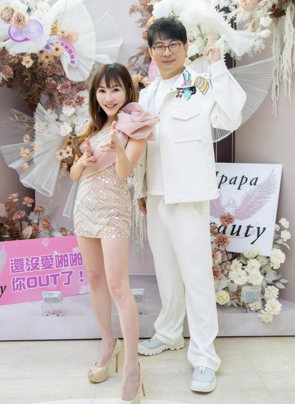 王宥忻(左)、翁承旭(右)携手做公益。《女神爱啪啪 IPAPA》提供