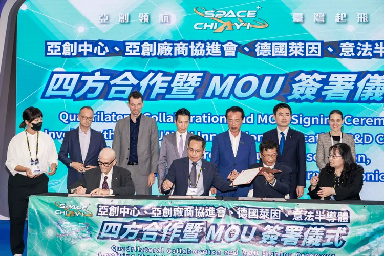 亞洲無人機AI創新應用研發中心與亞創廠商協進會、德國萊因（TÜV Rheinland）及意法半導體（STMicroelectronics）舉行四方合作備忘錄（MOU）簽署儀式。嘉義縣政府提供