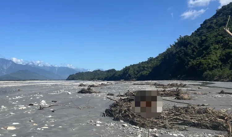 花蓮縣壽豐鄉米棧大橋南向約1公里河床上，有民眾發現一具男性遺體。警方提供