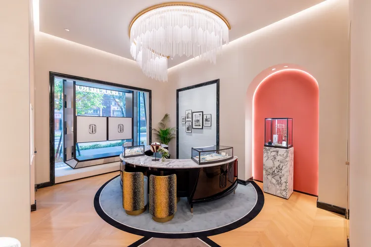 店面設計靈感來自台灣的廟口、夜市還有東區夜晚。品牌提供