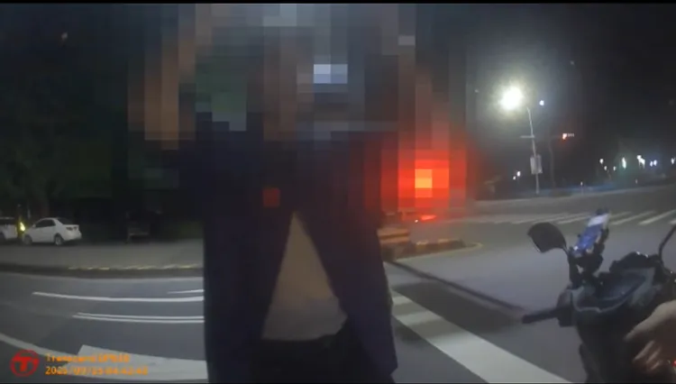 陳姓男大生酒測值超標，又無照駕駛，當場被警方開單扣車。民眾提供