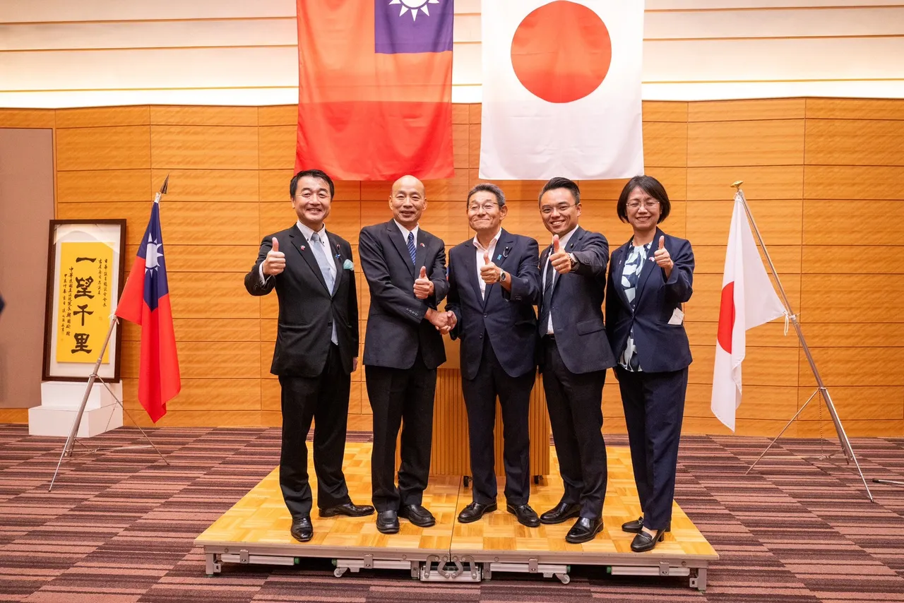 立法院長韓國瑜於日本時間9月25日率立法院「臺日交流聯誼會」跨黨派委員代表團一行12人,拜會「日華議員懇談會」會長古屋圭司。立法院提供