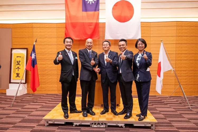 立法院長韓國瑜於日本時間9月25日率立法院「臺日交流聯誼會」跨黨派委員代表團一行12人，拜會「日華議員懇談會」會長古屋圭司。立法院提供