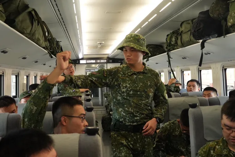 國軍持續投入包括關渡指揮部、桃園後備旅、裝訓部與陸戰66旅等13個單位計550人，分別從新竹、桃園、基隆、宜蘭等地搭乘專列，開赴花蓮光復鄉，接力與居民、志工並肩投入環境清理任務。國防部提供