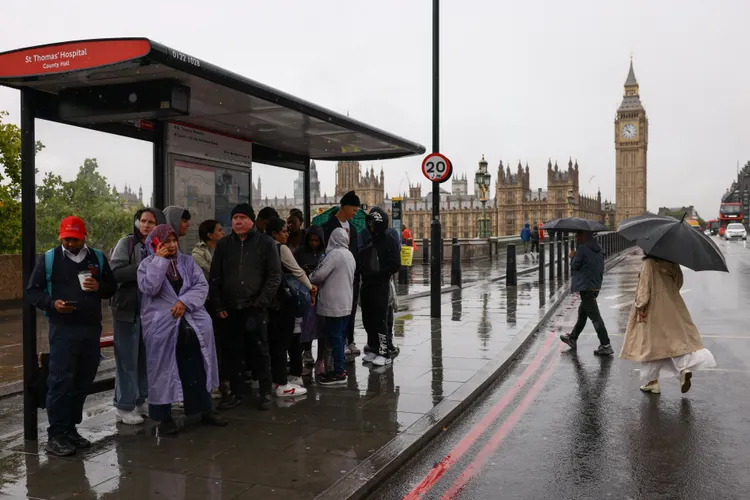 台灣正妹在英國倫敦車站無故遭毆打。圖為倫敦公車站之一，非事發公車站。路透社資料照片