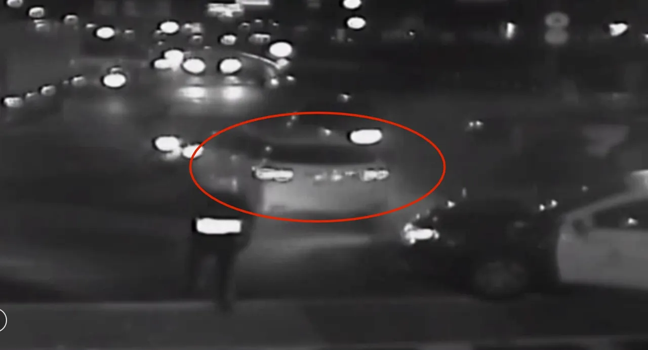 警車警員三面包夾下,郭嫌照樣衝撞突圍。翻攝畫面
