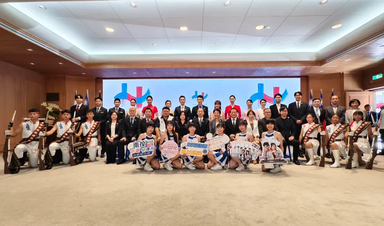 今年國歌領唱將由全國學生音樂比賽決賽國小組同聲合唱特優之「彰化縣大村國小合唱團」擔綱。慶籌會提供