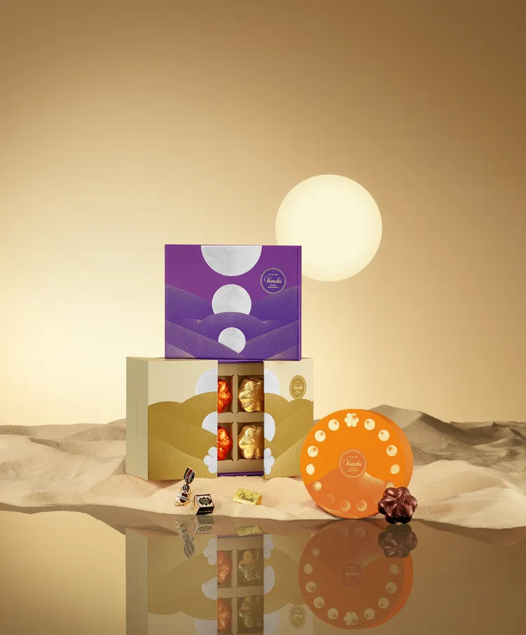 「綺月系列」設計靈感源自月亮在不同時序的變化形態。品牌提供