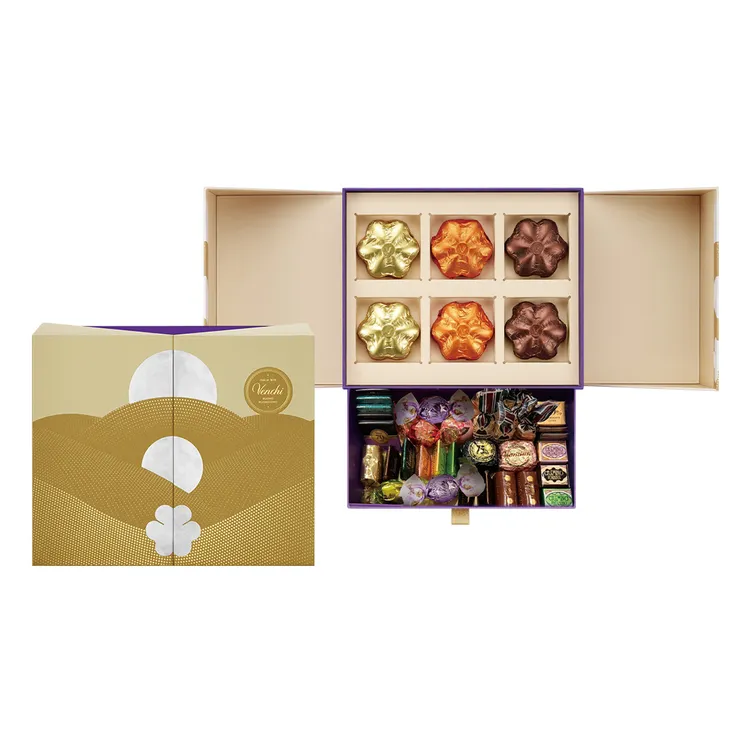 Venchi綺月奢華雙層禮盒上層為3款花型月餅、下層匯聚多款風味巧克力，3990元。品牌提供