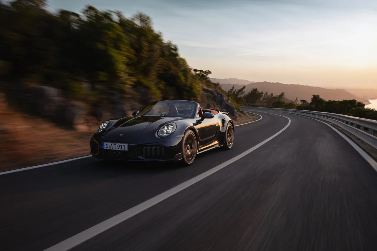 全新911 Turbo S标配电子液压式动态底盘控制系统。业者提供