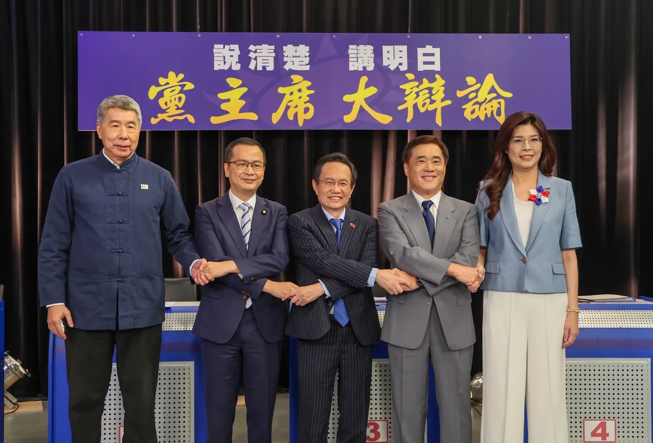 中天举办国民党主席选举辩论,国民党主席候选人左起张亚中、罗智强、蔡志宏、郝龙斌、郑丽文。中国时报提供