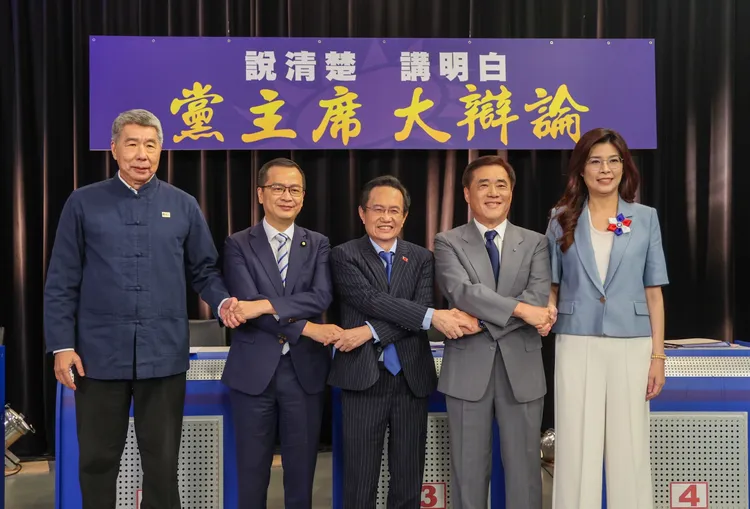中天舉辦國民黨主席選舉辯論，國民黨主席候選人左起張亞中、羅智強、蔡志宏、郝龍斌、鄭麗文。中國時報提供