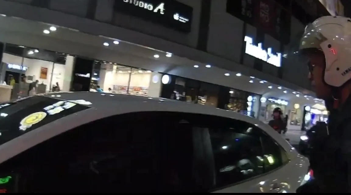 通缉犯遭盘查,开车冲撞逃逸,5小时后被逮。翻摄照片
