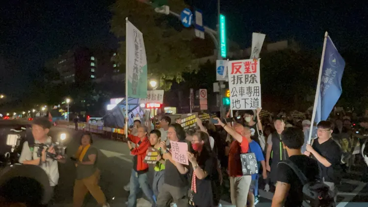 民團發起反對公館圓環走讀。江孟謙攝