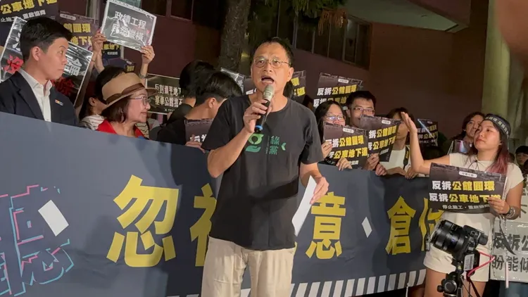 台灣綠黨李春祥代表公車司機發聲。江孟謙攝