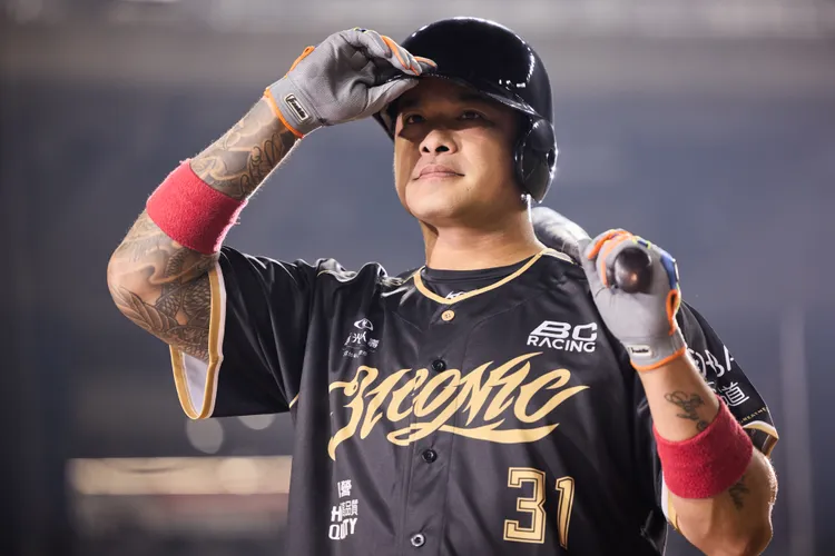 蕭敬騰以歌聲致敬林智勝。喜鵲娛樂提供
