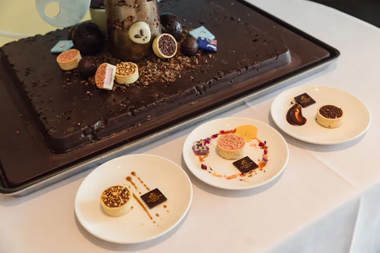 榛子塔巧克力（左起）、草莓塔巧克力、濃厚黑巧克力塔巧克力。GODIVA提供