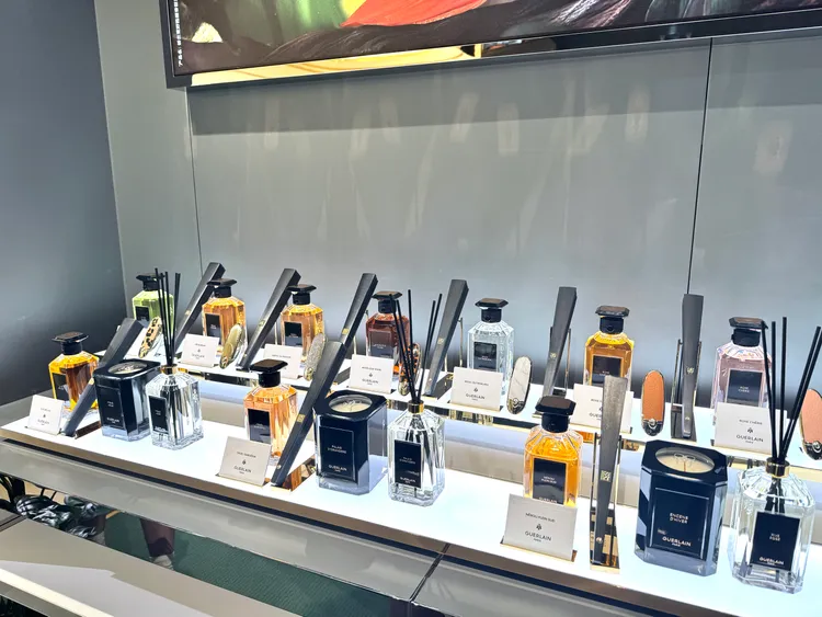 嬌蘭藝術沙龍香氛藝廊-色彩概念店進駐台北微風信義。張家玲攝