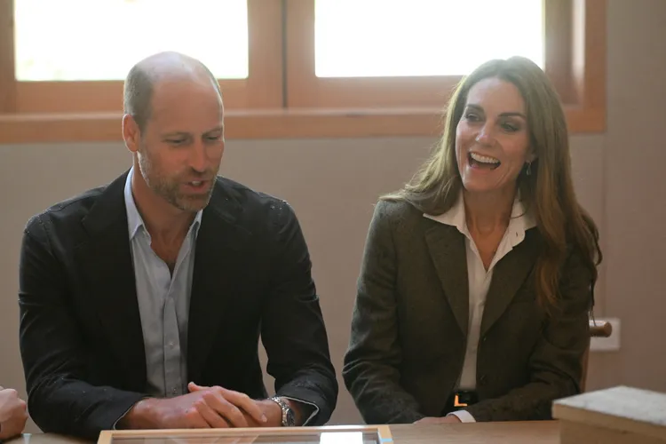 凱特（右）近來已幾乎恢復正常行程，與夫婿威廉王子一同履行皇室公務。路透