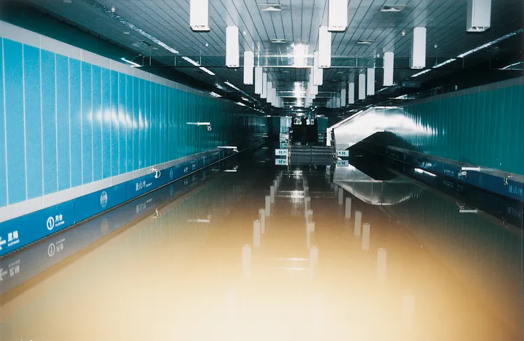 2001年納莉颱風對台北捷運造成重大災情。翻攝自台北捷運臉書