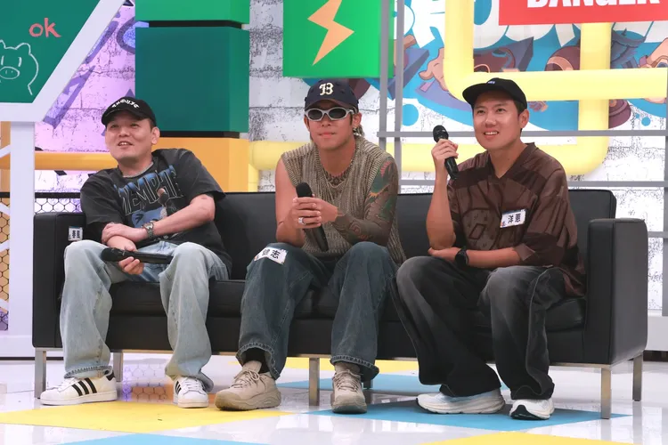 玖壹壹出遊玩水遇危險，春風、洋蔥飄外海靠健志英勇救援   。中天提供