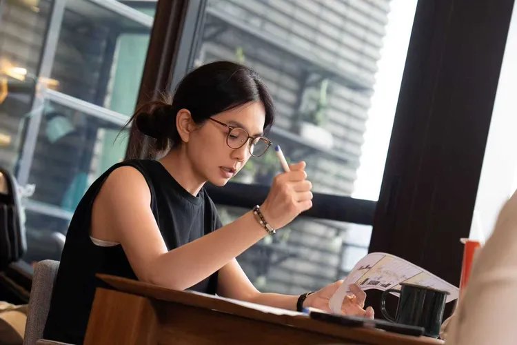 Ella為個唱親力親為開會籌備。勁樺娛樂提供