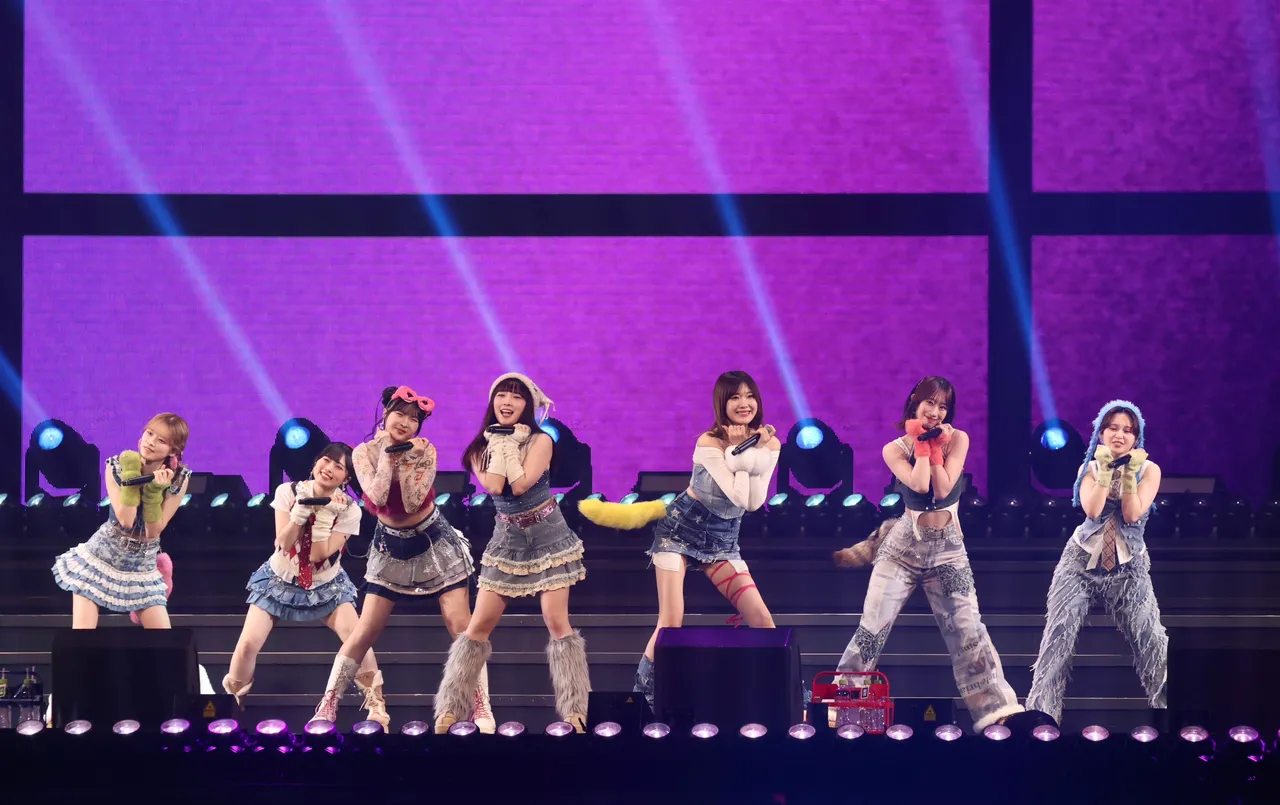 BEYOOOOONDS」(超越少女組)可愛賣萌。莊宗達攝