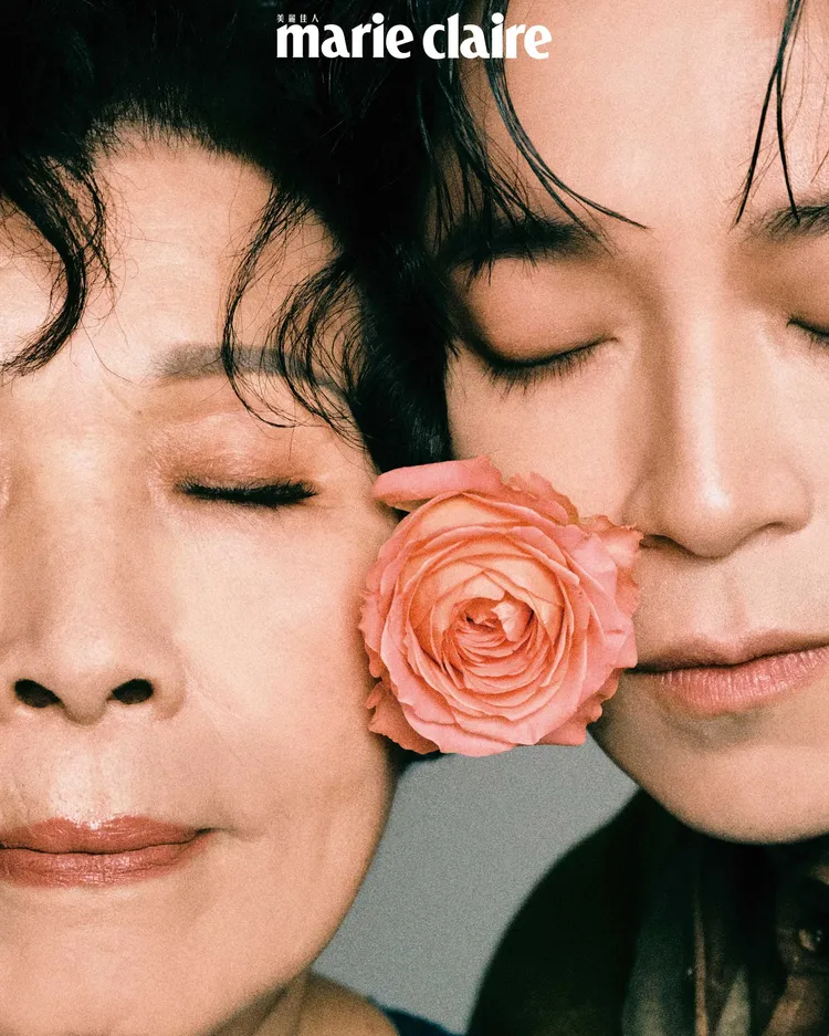 吳青峰與媽媽拍攝《Marie Claire美麗佳人》封面。《Marie Claire美麗佳人》國際中文版提供