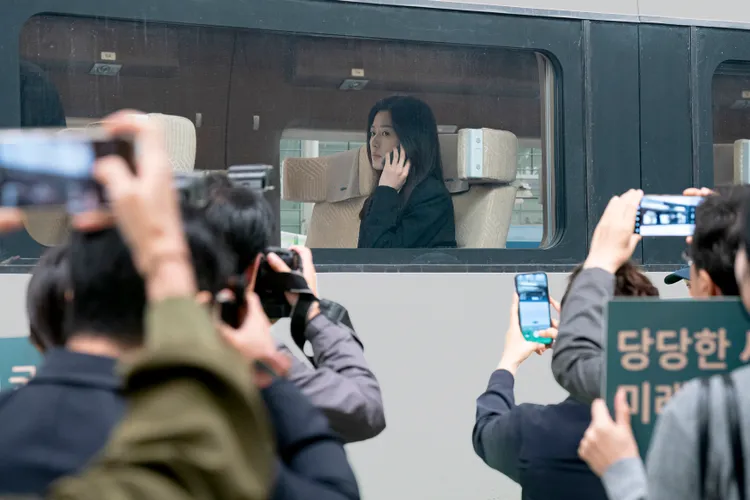 小編偷偷透露（笑）火車換座位這段在第三集，到底最後姜棟元是如何逃脫？