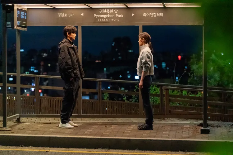 曖昧氛圍在男女主間暗流湧動，為這部諜報片增添更多看頭。