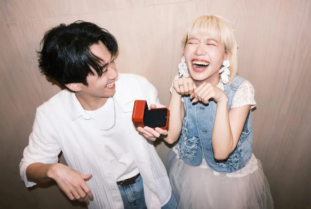 陈汉典、Lulu要结婚了。翻摄自Lulu IG