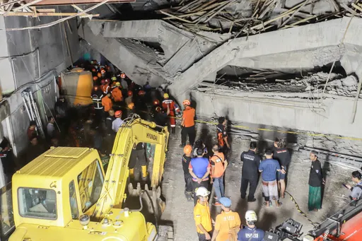 印尼伊斯蘭教學校建物倒塌已釀3死 仍有38人受困