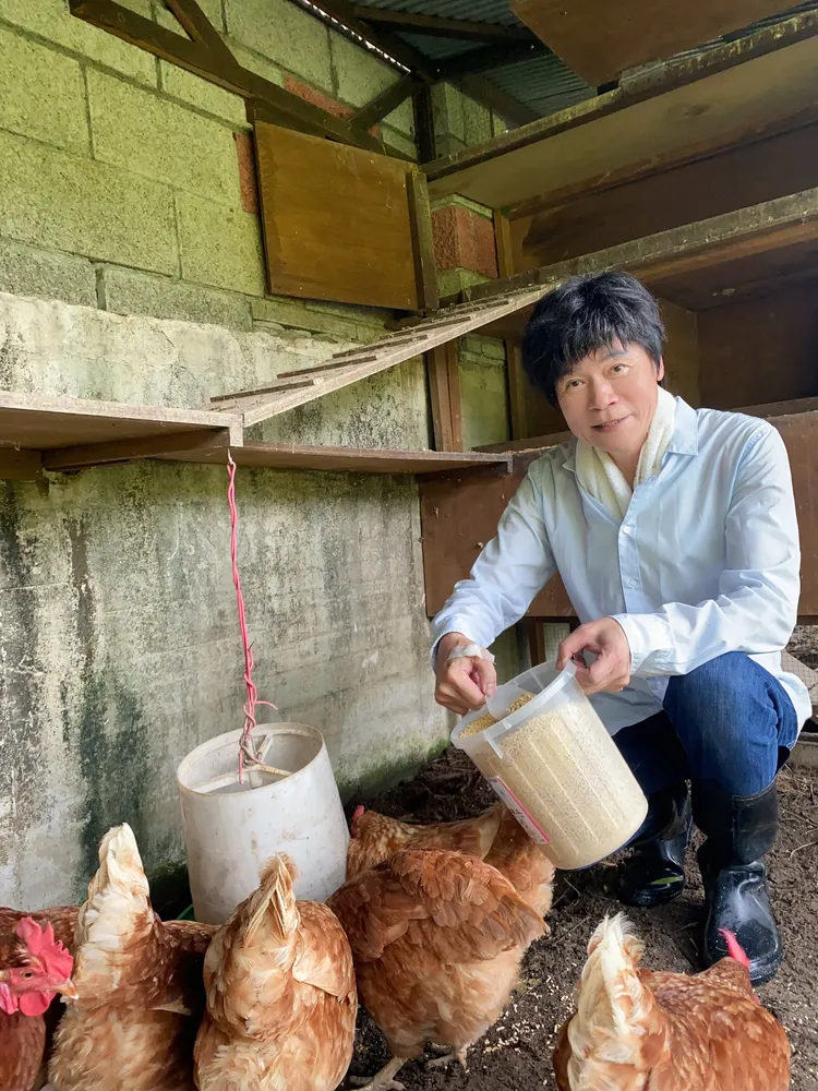 洪榮宏近年移居新竹，當起開心農場的主人。阿爾發音樂提供
