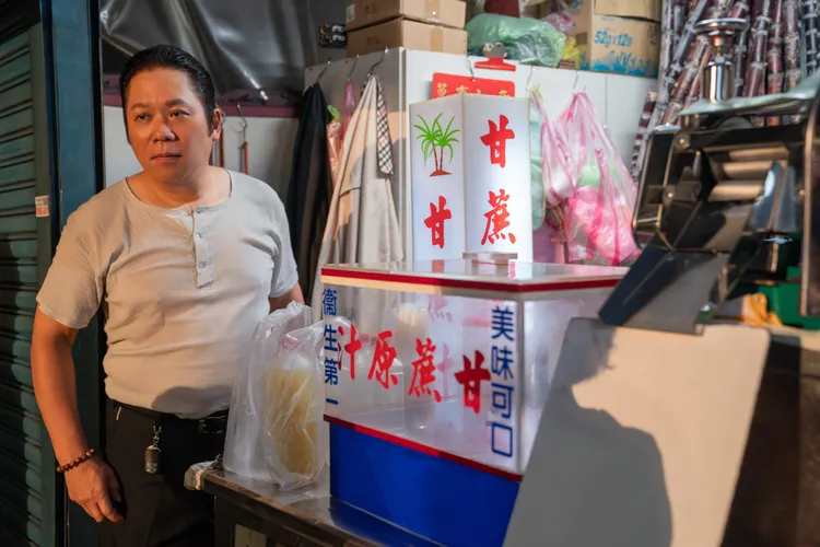 卜學亮化身甘蔗店老闆。壹壹喜喜電影提供