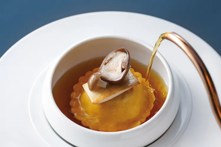 鵪鶉義式餃｜野菇清湯。業者提供