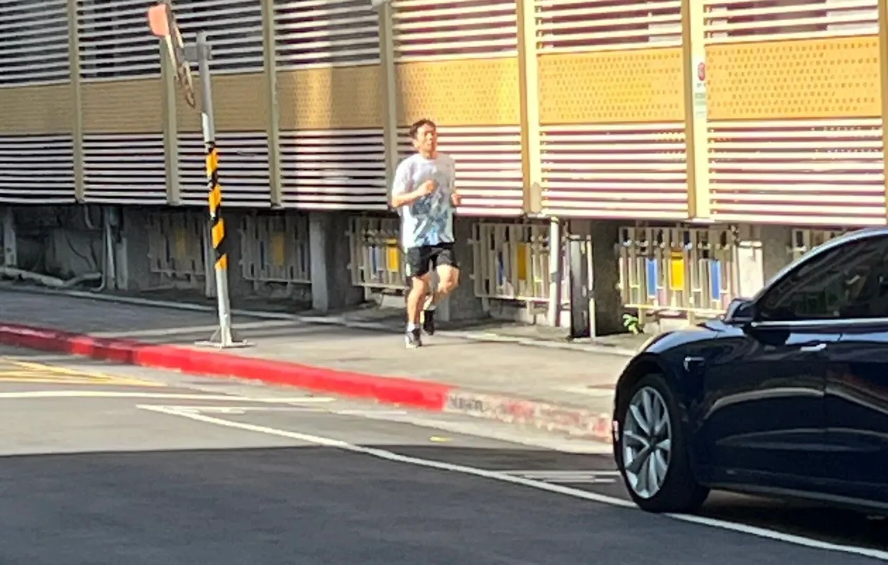 李洋上班前先跑5000公尺。 翻攝運動部threads
