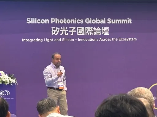 Google自研TPU十年演进到Ironwood!AI基建3层次曝光 矽光子成发展焦点